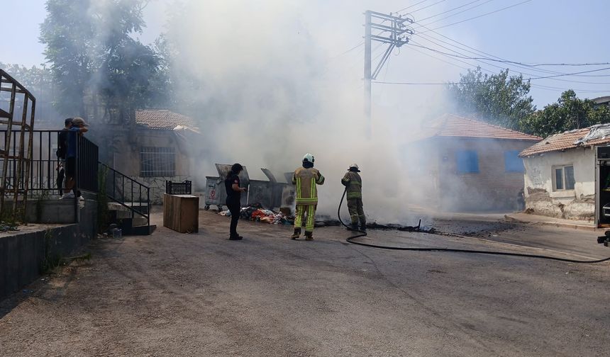İzmir'de günlerdir toplanmayan çöpte yangın çıktı