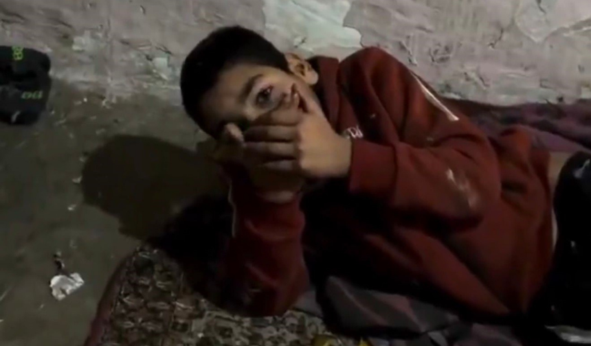 Güvercin Kafesinde Yaşayan Engelli Çocuğa Aile ve Sosyal Hizmetler Bakanlığı Sahip Çıktı