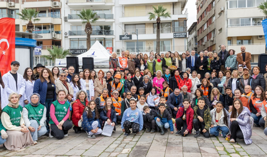 İzmir'de Yüzlerce Gönüllü "İyilik" İçin Tek Yürek Oldu