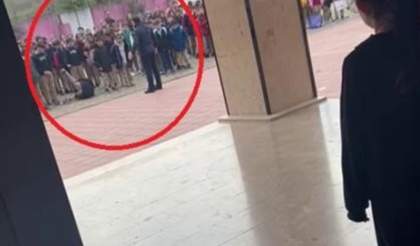 Okul müdürü, sinirlendiği öğrenciyi herkesin içinde darp etti
