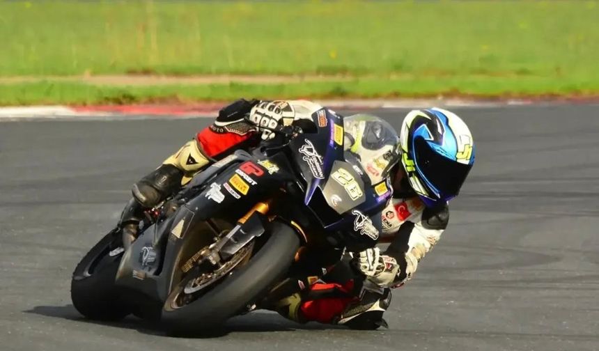 Şampiyon motosikletçi Özgür Çapacı, trafik kazasında hayatını kaybetti