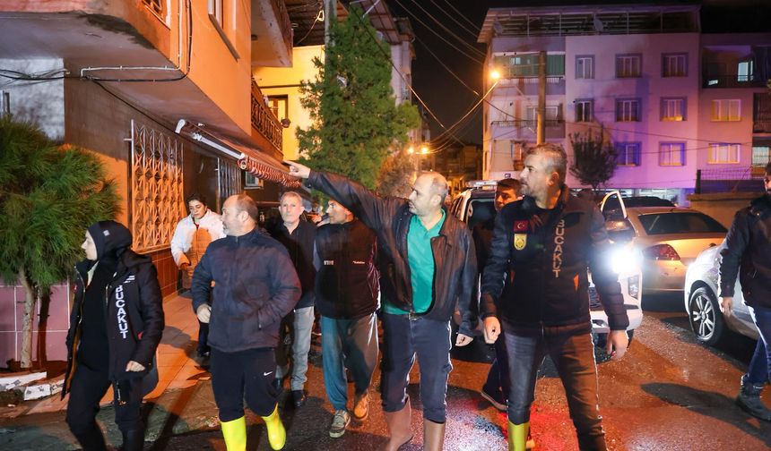 Başkan Görkem Duman sel felaketinde gece boyunca sahadaydı