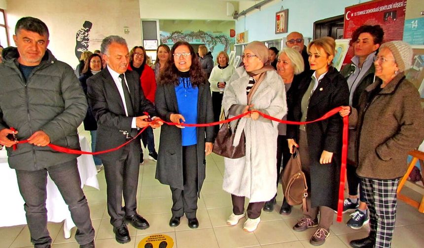 Çeşme Halk Eğitim Merkezi’nde yeni yılın ilk sergisi açıldı