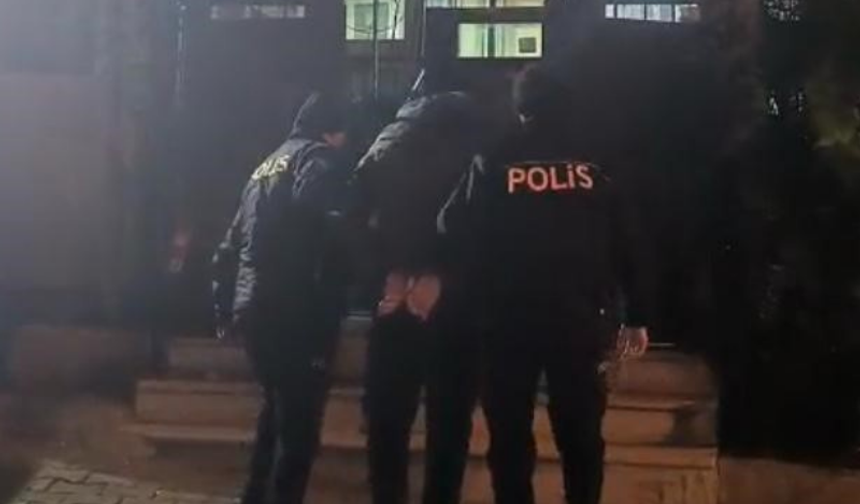 İzmir'de 19 Yıl Hapis Cezası Bulunan Firari Kişi Yakalandı