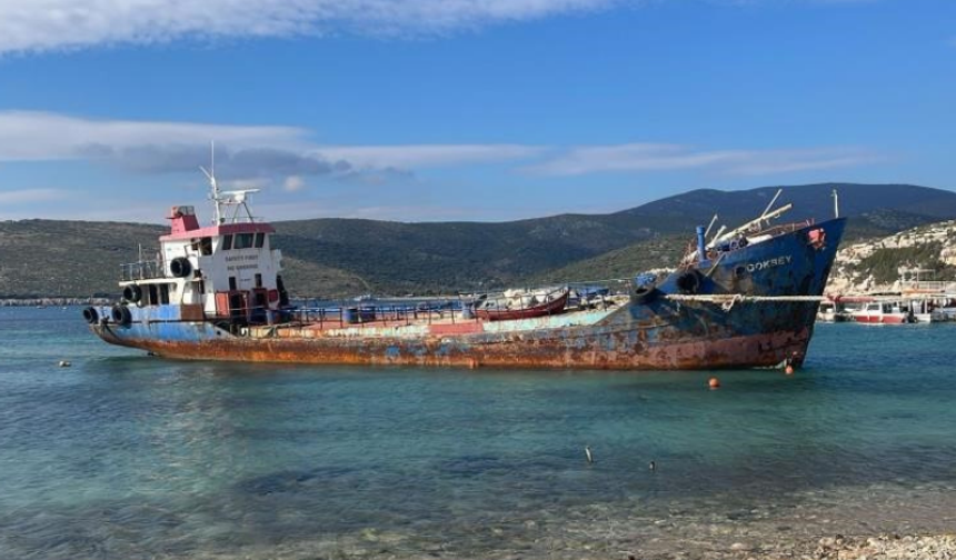 Urla'daki Hurda Geminin Sahipleri Hakkında İşlem Başlatıldı