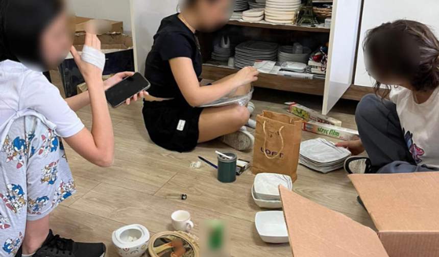 İzmir'de Öğretmen Öğrencilerini Ders saatinde Evine Götürdü, Temizlik Yaptırdı