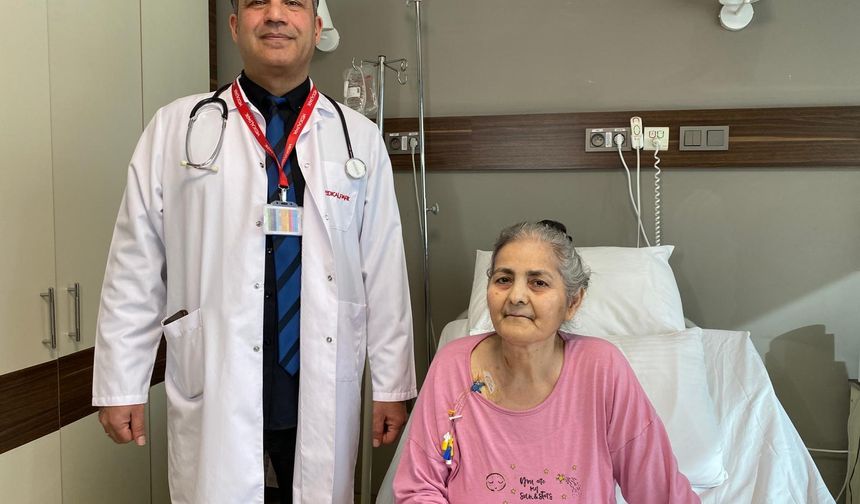 İzmir'de Bir Hasta Akciğerini Kaybetti, Karın Dokusuyla Hayata Tutundu