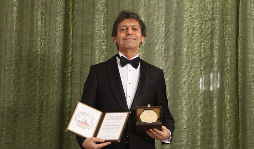 Ünlü Yazar Akif Manaf 2025 Yılı International Peace Prize Ödülü’nü Aldı
