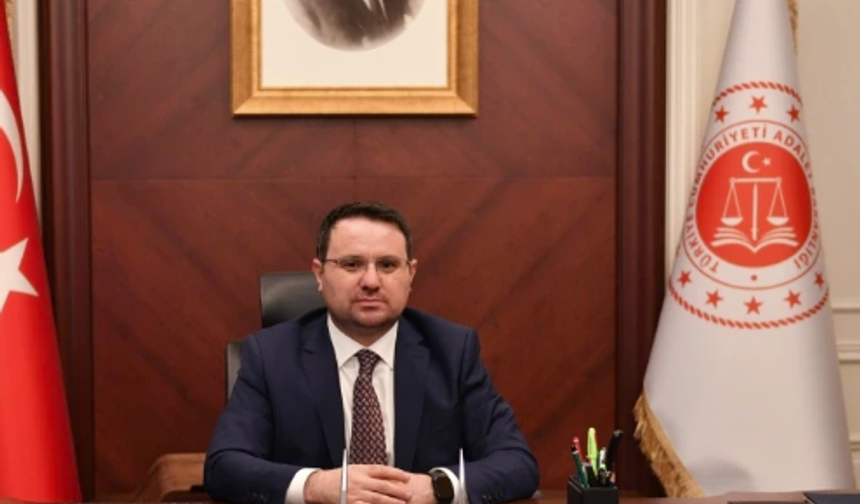 Akın Gürlek Kimdir?