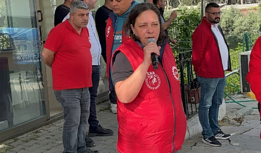 Maaş alamayan Karşıyaka Belediyesi işçilerinden Başkan İşçimenler'e tepki